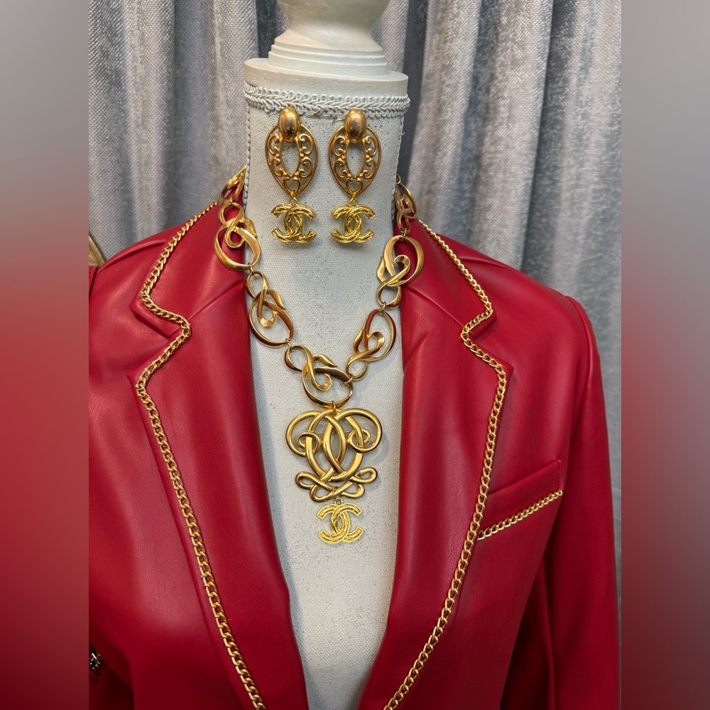Vintage Avon Gold Tone Jewelry Set - Picture 7 of 8